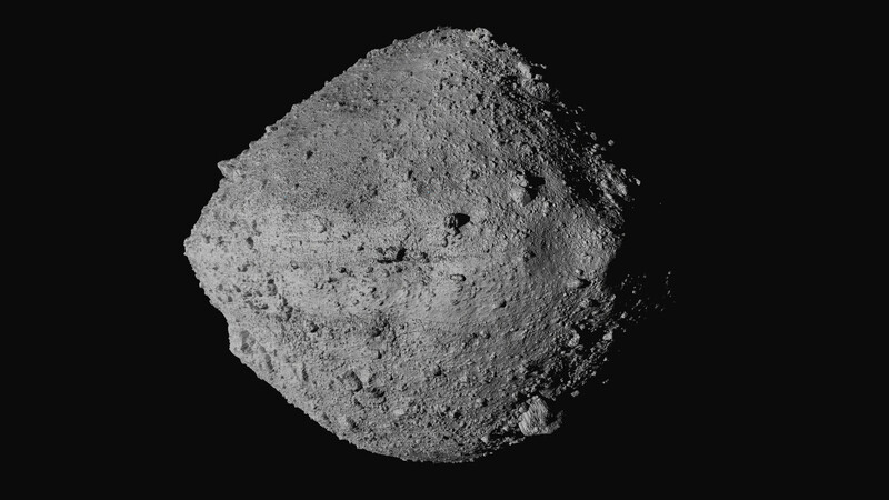 미 항공우주국의 오시리스-렉스 탐사선이 24km 거리에서 촬영한 소행성 베누. 미 항공우주국 제공