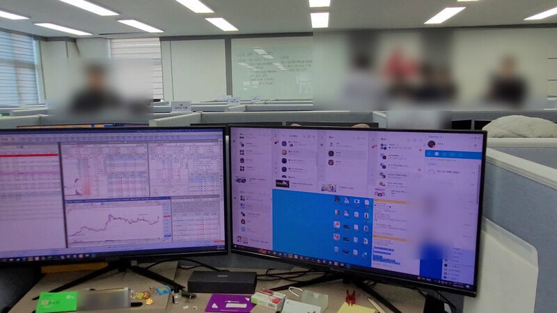 경찰이 투자리딩 사기 조직 사무실을 압수수색하고 있다. 경기북부경찰청 제공