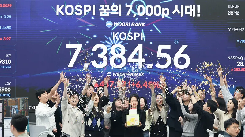 AI·반도체가 쏘아올린 코스피 7천시대…외국인·ETF ‘수급’이 뒷받침