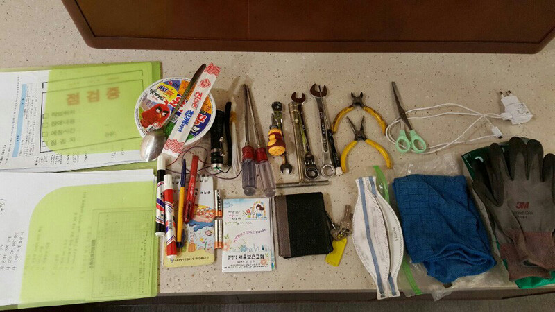 The contents of the backpack carried by a 19-year-old repair worker surnamed Kim who was crushed between a subway train and a sliding door on the platform