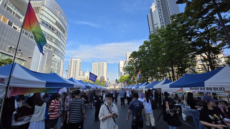 지난 12일 대구 중구 2·28중앙기념공원 앞 도로에서 열린 18번째 대구퀴어문화축제가 역대 최대 규모로 막을 내렸다. 김규현 기자