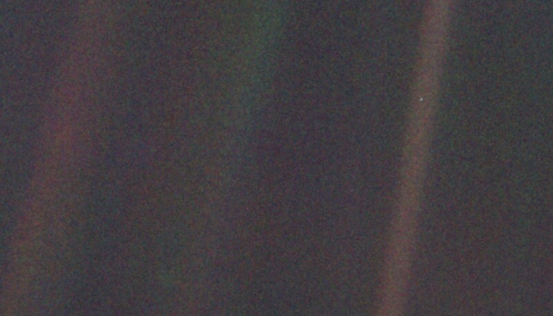 1990년 2월14일 보이저 1호가 지구에서 61억㎞ 떨어진 거리에서 촬영한 지구. 미국항공우주국 제공