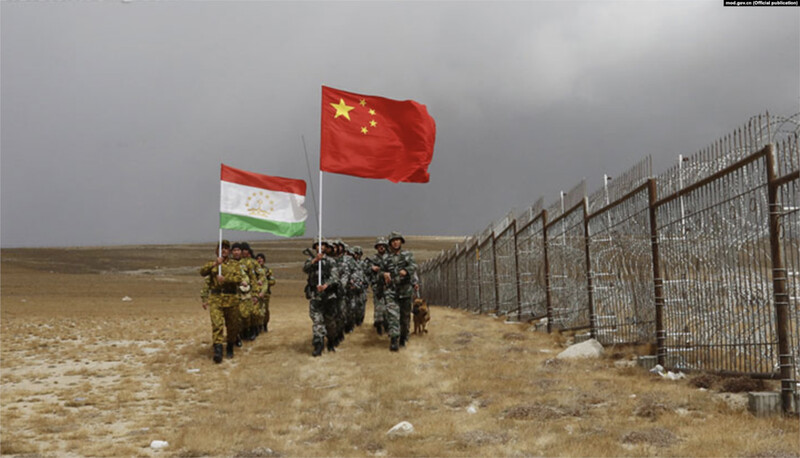 2017년 9월17일 중국과 타지키스탄 국경 수비대가 양국 국경 지대에서 공동 순찰을 하는 모습을 중국 국방부가 공개한 사진. 중국 국방부 누리집