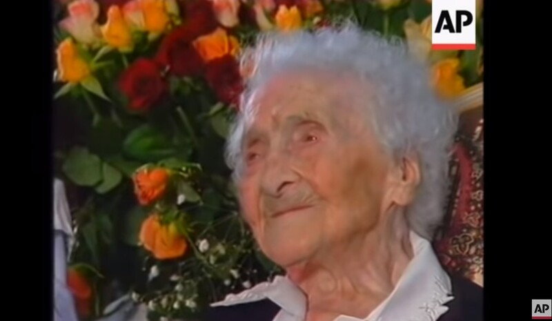 1997년 122살로 사망한 프랑스의 잔 칼망은 기네스북에 ‘세계에서 가장 오래 산 사람’으로 올라 있다. 1995년 2월 120살 생일을 맞았을 때의 모습이다. AP 아카이브
