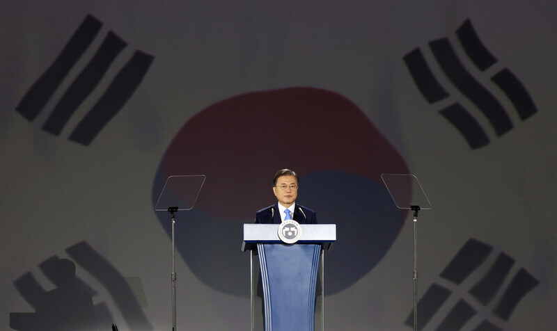 South Korean President Moon Jae-in gives his celebratory address for Liberation Day at Seoul’s Dongdaemun Design Plaza on Aug. 15. (Blue House photo pool)