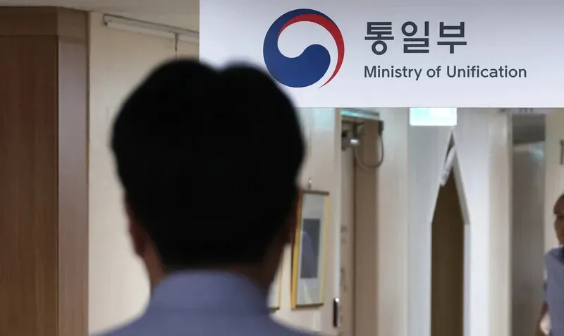 통일부 “남북 군사분계선 일치가 먼저…서로 존중·배려해야” - 한겨레