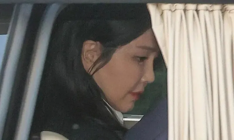 ‘피의자’ 김건희, 오전 10시 특검 포토라인 선다