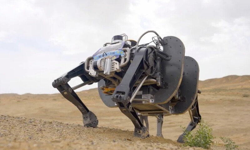 중국이 ‘세계 최대 4족 보행 로봇’이라고 주장하는 일명 ‘야크 로봇’. CCTV