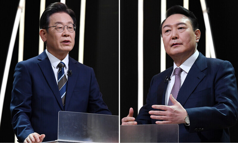 Lee Jae-myung and Yoon Suk-yeol take part in a televised presidential debate on Feb. 3, 2022, jointly put on by Korea’s three terrestrial broadcasters. (pool photo)