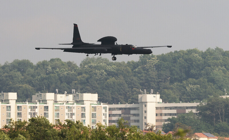 A U-2S high altitude reconnaissance aircraft lands at US Forces Korea’s Osan Air Base in June 2022, amid predictions of an impending nuclear test by North Korea. (Yonhap)