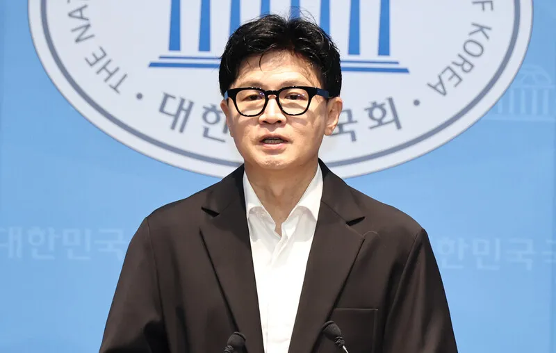 한동훈 “혼자 200명과 싸우는 중…‘친장동혁’ 방해 말고 북이나 치라”