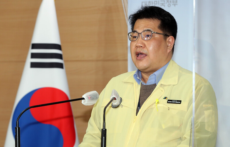 Son Young-rae, Head of the Accident Control Headquarters Strategic Planning Division (spokesperson for the Ministry of Health and Welfare) will give a briefing on the results of Corona 19's critical script at the Seoul Government Complex on day 3. Yunhap news