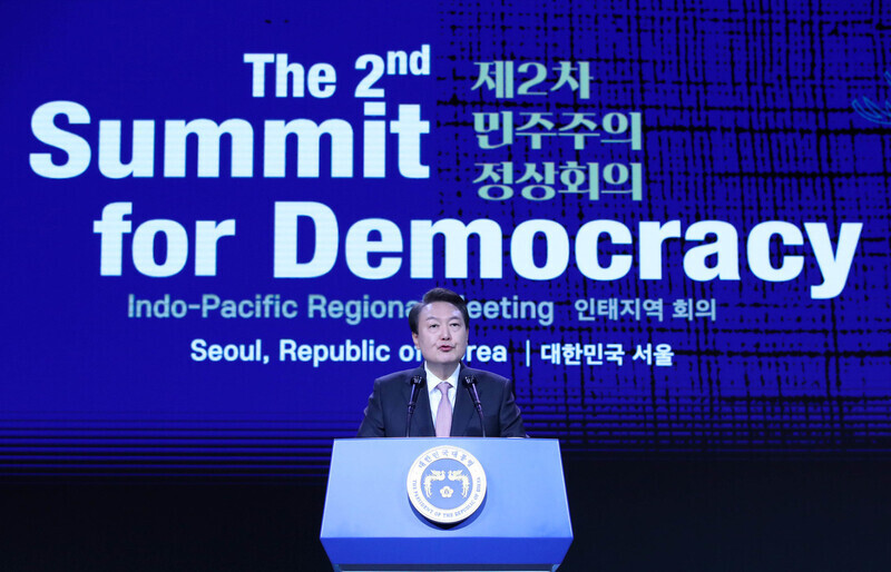 President Yoon Suk-yeol speaks at the second Summit for Democracy at the Silla Hotel in downtown Seoul on March 30. (presidential office pool photo)