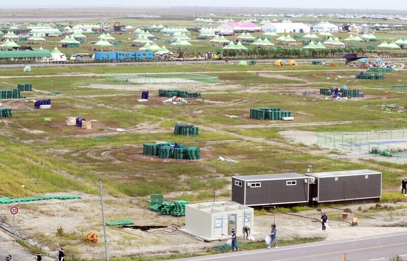 The World Scout Jamboree campsite in Saemangeum, North Jeolla Province, is all but empty as of Aug. 9, following the exodus of scouts to other parts of the country on account of an incoming typhoon. (Yonhap)