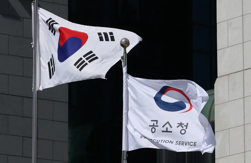 법무부 “특검 파견검사 공판 참여 문제없다” 공문…재판부별 판단은 갈려