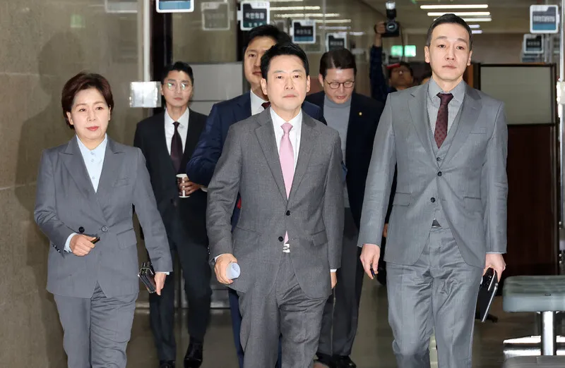 양향자 "전한길·고성국, 당 폭력적으로 만들어...읍참마속으로 출당시... - 뉴스 썸네일 이미지