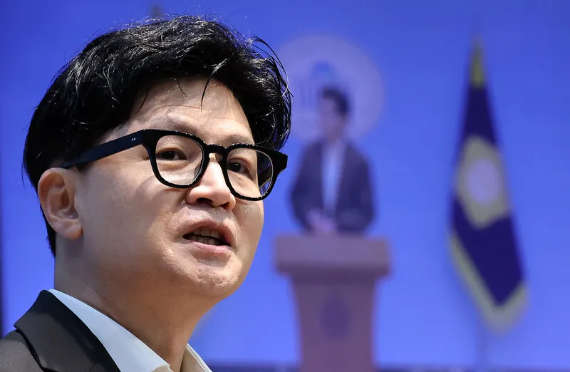 [단독]신약 로비 의혹 제보자 “한동훈에 자료 안 줘…브로커–김승원 대화 모르는 내용”