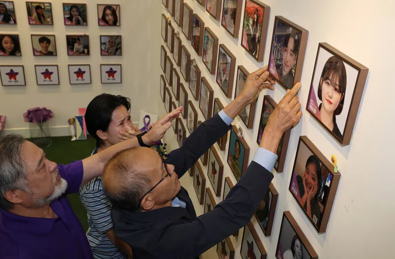 이태원참사 4주기 앞둔 별들의집…‘참사 트라우마 사망’ 상인 액자 걸려