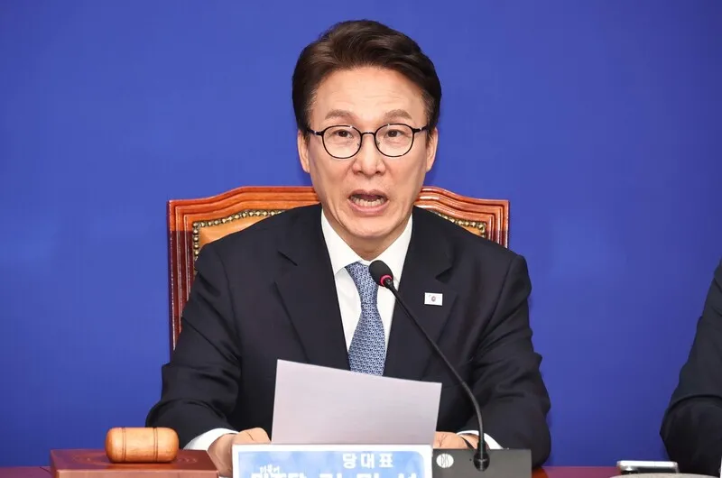 김민석 “조희대 헌법·법률 훼손 차고 넘쳐…자진 사퇴 인내 무한대 아냐”