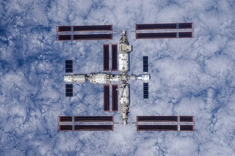 중국의 독자적 우주정거장 톈궁의 완전한 모습을 담은 사진이 처음으로 공개됐다. 중국유인우주국 제공