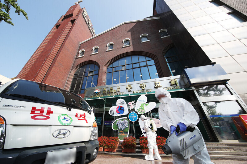 Quarantine workers disinfect a church in Suwon, Gyeonggi Province, the site of a COVID-19 inflection cluster, on July 28. (Yonhap News)