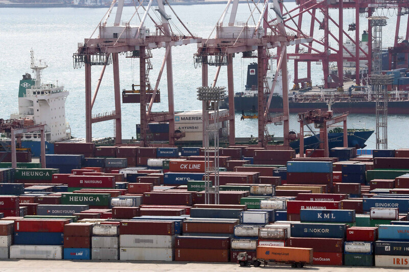 Shipping containers are being loaded at the Port of Busan. (Yonhap News)