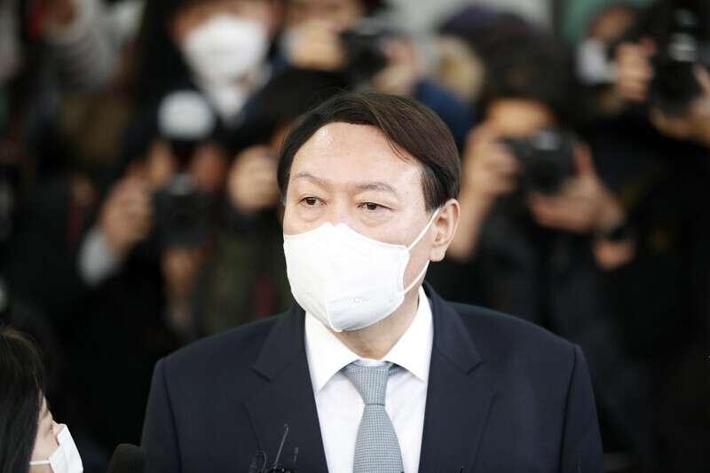 Prosecutor General Yoon Seok-youl takes questions from reporters after announcing his resignation Thursday in front of the Supreme Prosecutors’ Office in Seoul. (Kim Hye-yun, staff photographer)