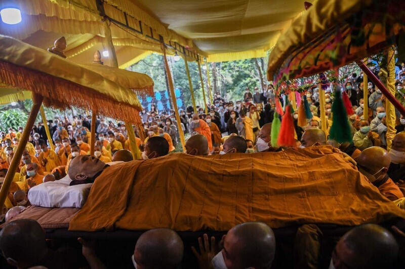 Pallbearers carry the body of Thich Nhat Hanh during his funeral ceremony at the Tu Hieu Pagoda in Hue, Vietnam, on Sunday. (AFP/Yonhap News)