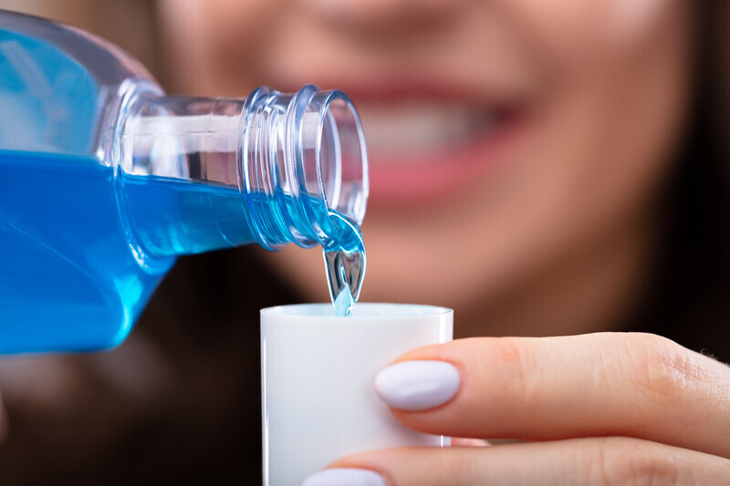 Mouthwash is effective at reducing the particle count of the virus. (Getty Images Korea)