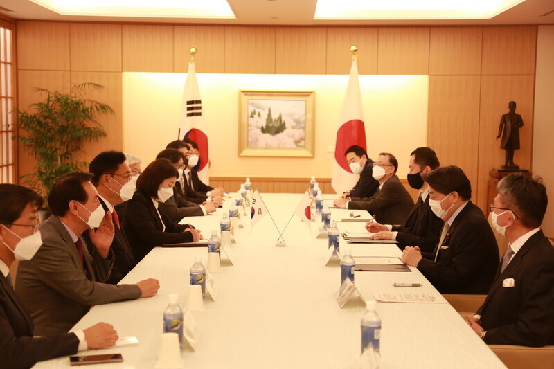 A delegation for policy consultation sent by President-elect Yoon Suk-yeol to Japan sits down with Japanese Foreign Minister Hayashi Yoshimasa to discuss bilateral relations on April 25. (provided by the Embassy of Korea in Japan)