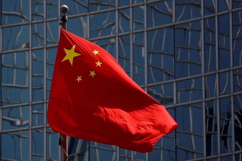 The Chinese national flag flutters in the wind. (Reuters/Yonhap News)
