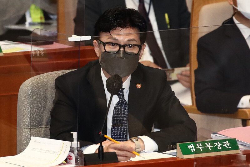 Justice Minister Han Dong-hoon responds to a lawmaker’s question during a plenary session of the Special Committee on Budget and Accounts on May 19. (pool photo)
