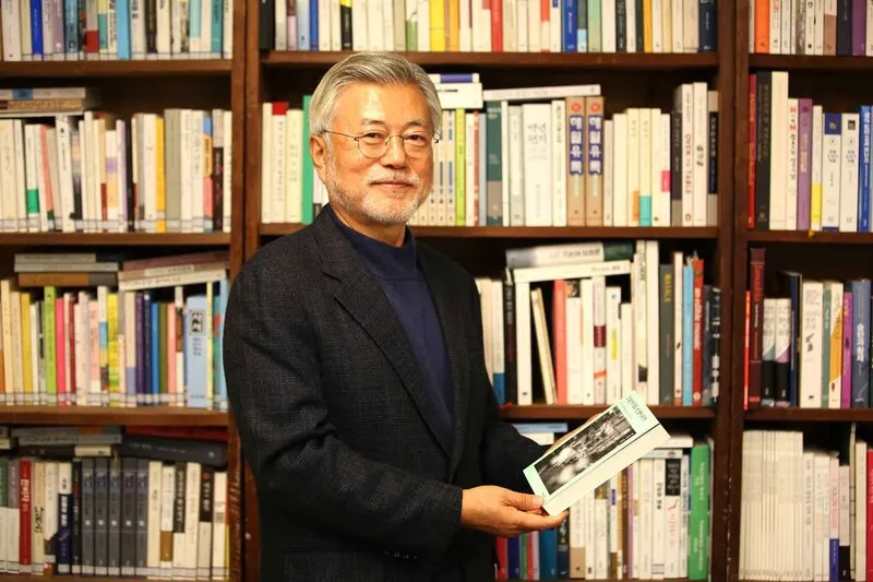 문재인 전 대통령, 동네책방 연다…‘책방지기’로 주민과 소통