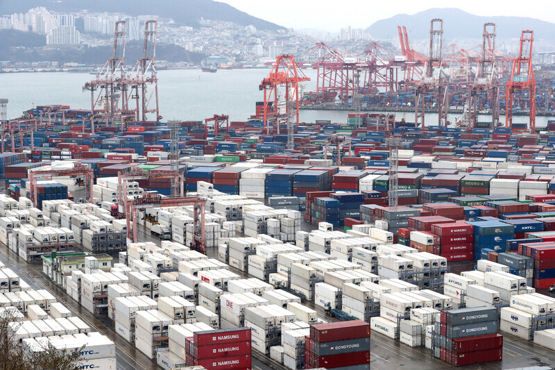 Freight containers fill Busan Port. (Yonhap)