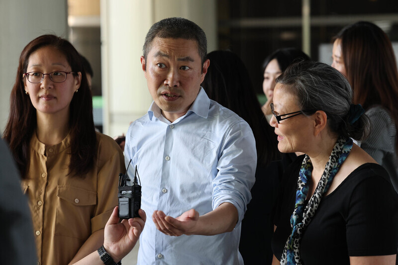 Korean adoptees speak to the press after the Seoul Central District Court delivered its ruling on May 16 regarding a suit seeking damages from Holt International Children’s Services and the Korean state for the mishandling of his adoption to the US. (Baek So-ah/The Hankyoreh)