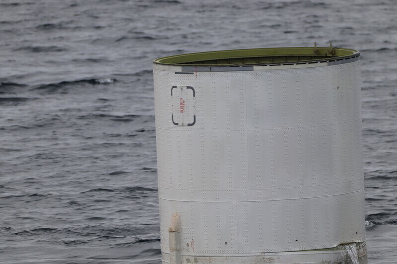A piece of equipment presumed to be debris from North Korea’s failed rocket launch was recovered in the waters some 200 kilometers west of Eocheong Island around 8:05 am on May 31. (courtesy of the Joint Chiefs of Staff)