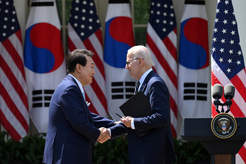 President Yoon Suk-yeol of South Korea shakes hands with President Joe Biden of the US during their joint press conference following a bilateral summit at the White House in Washington on April 26. (presidential office pool photo)