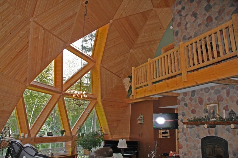 돔 주택은 직사각형 집보다 표면적이 적다. 돔 주택의 내부. 내추럴 스페이스 돔스