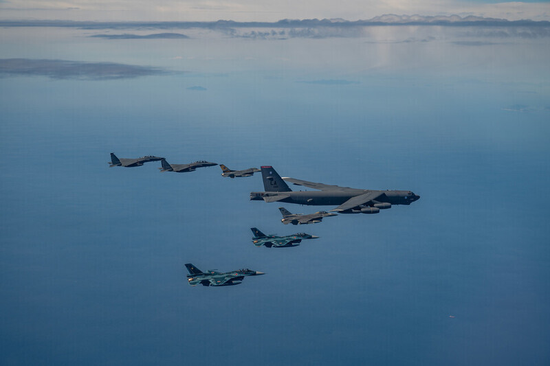 Planes belonging to the South Korean, US and Japanese air forces carry out a joint air drill in the overlapping ADIZs of Japan and South Korea south of the Korean Peninsula on Oct. 22. (courtesy of the US Air Force)