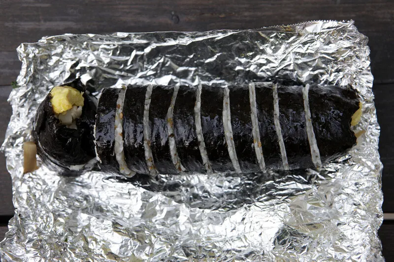 먹다 남은, 그 은박지 김밥 [이종건의 함께 먹고 삽시다]
