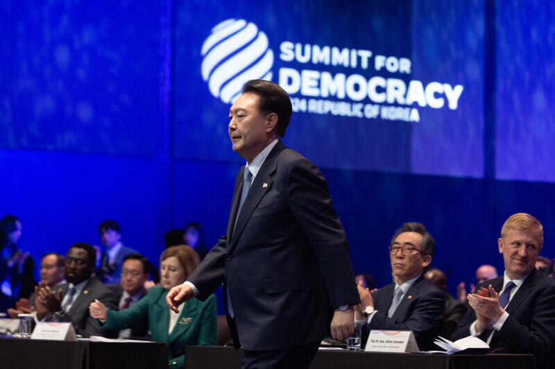 President Yoon Suk-yeol of South Korea heads to the podium at the Summit for Democracy, held at the Shilla Seoul in the Korean capital’s Jung District on March 18, to deliver welcoming remarks. (Yonhap)