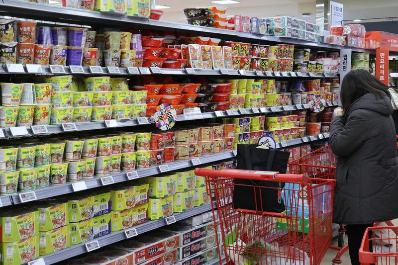 전 세계가 먹는다더니...K-푸드 수출, 미·중·일이 절반 - 뉴스 썸네일 이미지