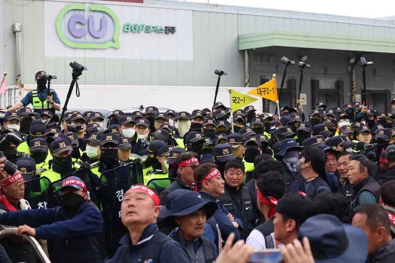 원청 늑장 대응, 'CU 물류 대란' 불렀다...점주·화물기사 모두 피해 - 뉴스 썸네일 이미지