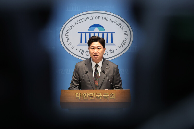 진종오 국민의힘 의원이 21일 오전 국회 소통관에서 윤리위원회의 당원권 정지 결정 관련 입장을 밝히고 있다. 김혜윤 기자 unique@hani.co.kr
