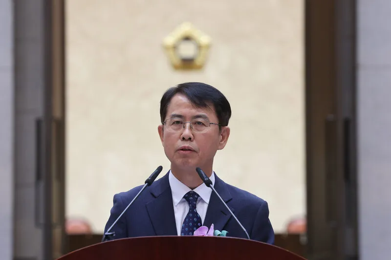 이흥구 퇴임사 “비상계엄 법원 입장 전달에 실패…말해야 할 때 제대로 말해야”