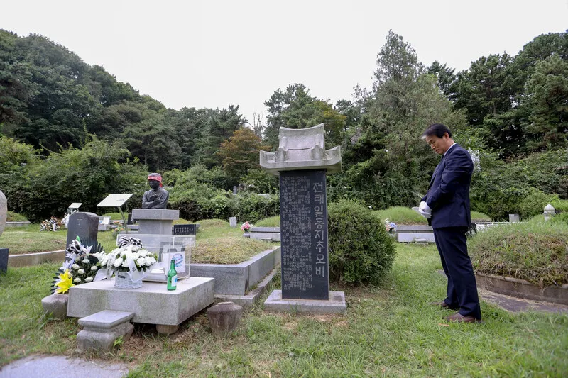 권오을 보훈장관 “민주유공자법 조속한 통과로 민주열사 예우 기대”