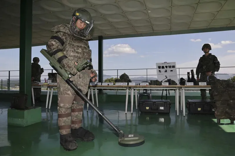 soldier gives a demonstration of minesweeping operations for lawmakers during an on-site inspection on Sept. 28, 2026. (pool photo)