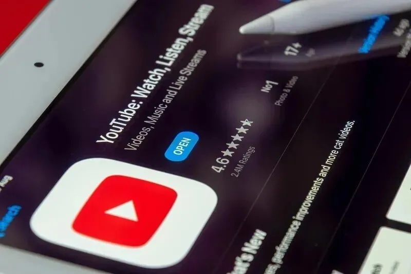 [Kolumne] Verdummung: Freundlichkeitsvideos, Blinkist und Duanju