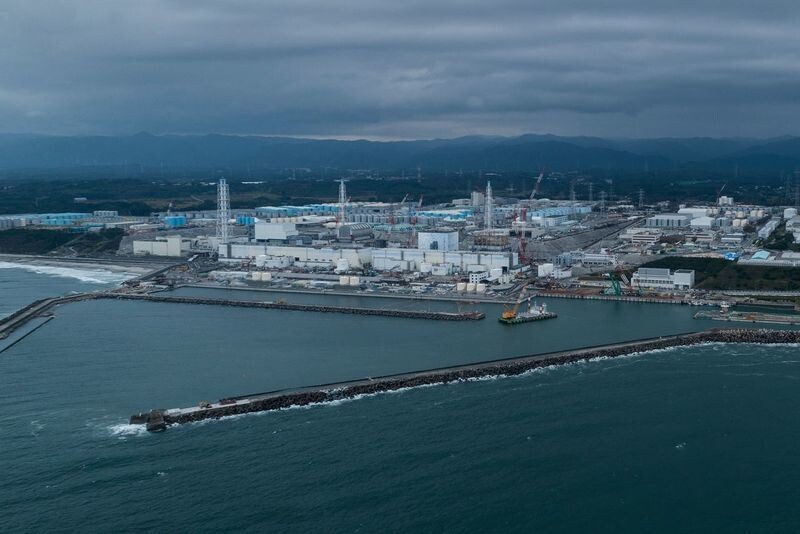 An image of the Fukushima nuclear power plant, including storage tanks for contaminated water, taken by Greenpeace campaigner and Swedish photographer Christian Aslund on Oct. 16, 2018. (provided by Greenpeace)