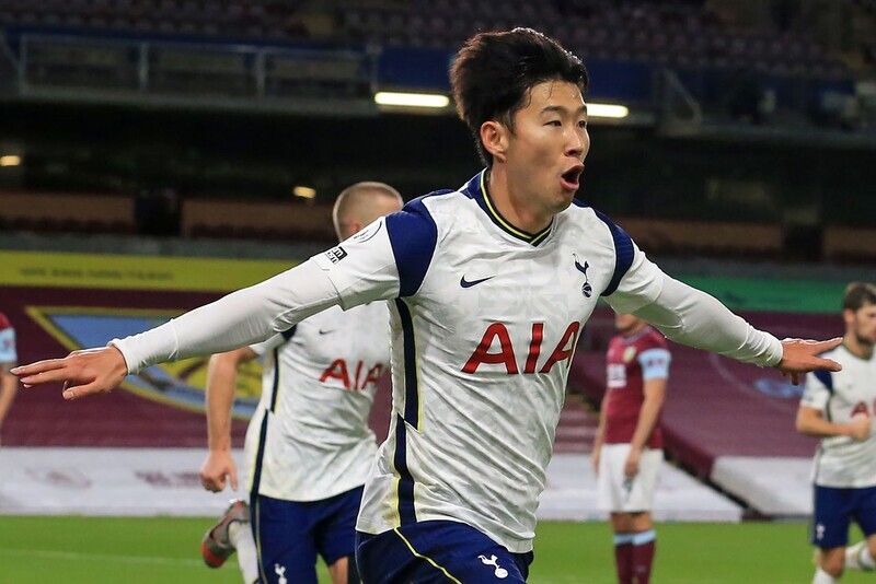 Son Heung-min of the Tottenham Hotspur celebrates his winning goal against Burnley on Oct. 27. (AFP/Yonhap News)